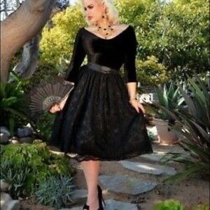 PUG Francesca skirt in black.